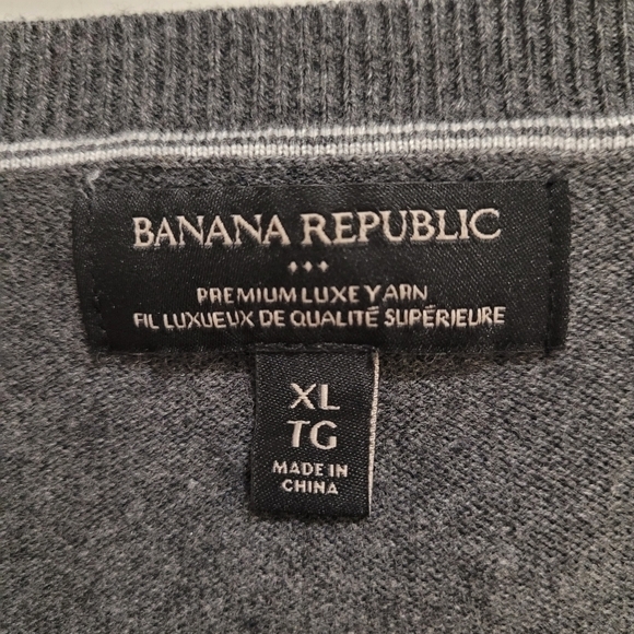 Banana Republic men's dark grey long sleeve vneck pullover sweater - Picture 4 of 7